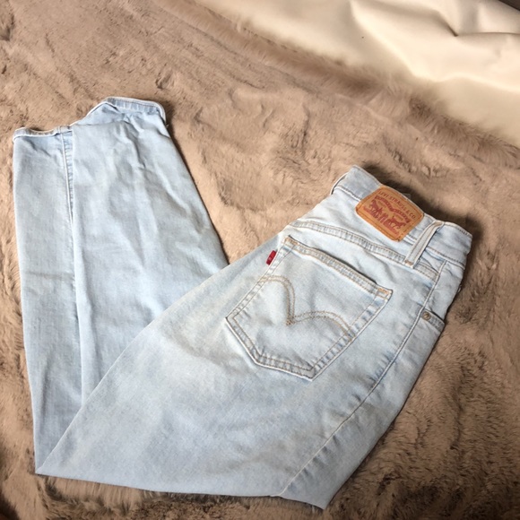 High waisted light wash Taper levi jeans - Picture 3 of 4